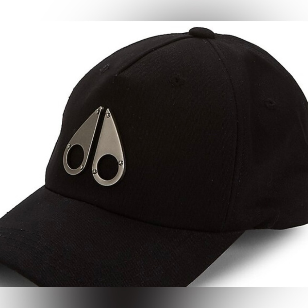 Moose Knuckles logo icon cap in black with Gunmetal logo